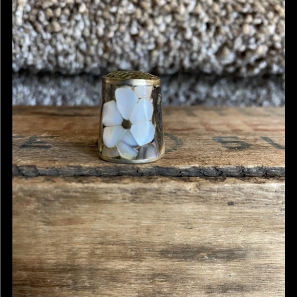 Floral Inlay Thimble - Picture 1 of 3